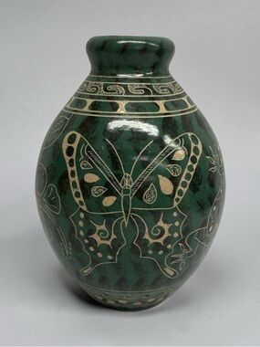 Pottery Vase Butterfly Lizard Birds Signed 2016 Handcrafted Costa Rica - Read